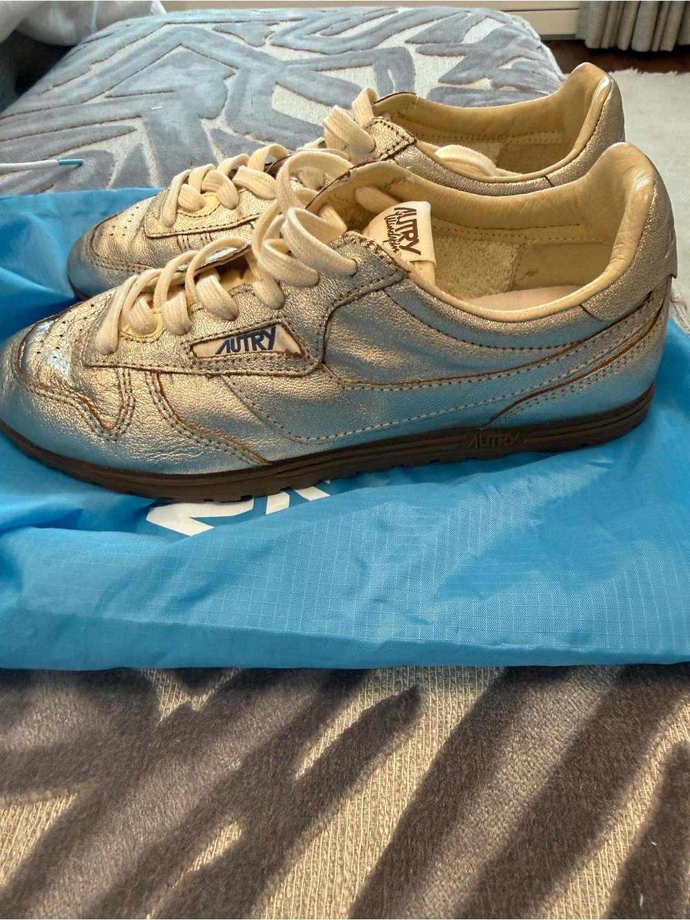 Autry Women's Gold Metallic Low-Top Sneakers